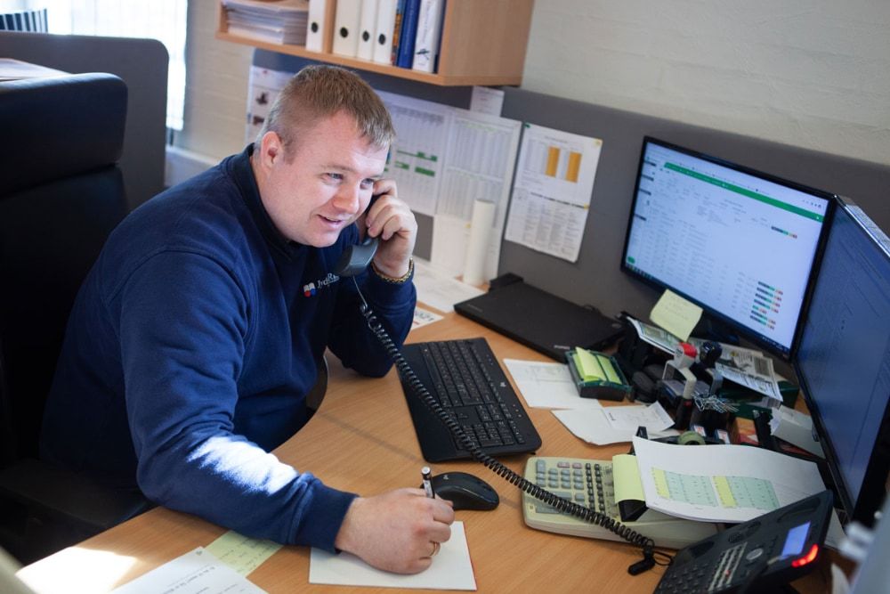 Medarbejder hos Jydsk Roer og entreprenoer